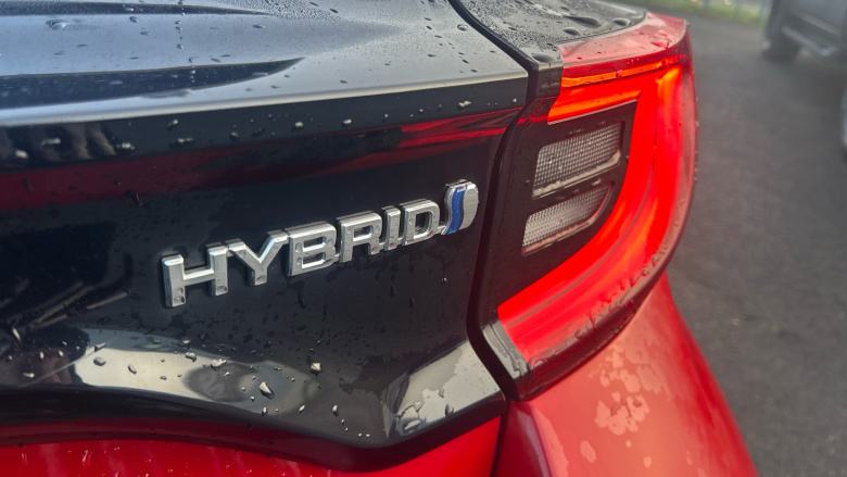 Toyota Yaris 1.5 Hybrid Design 5dr CVT Hybrid Hatchback